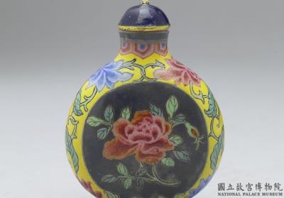 图片[2]-Glass-body painted enamel snuff bottle with a monthly rose and peonies, Qing dynasty, Qianlong reign (1736-1795)-China Archive